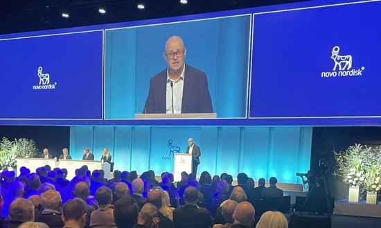 Billede af Mikael Bak til Novos generalforsamling.