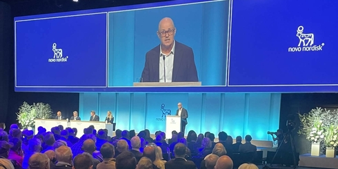 Billede af Mikael Bak til Novos generalforsamling.